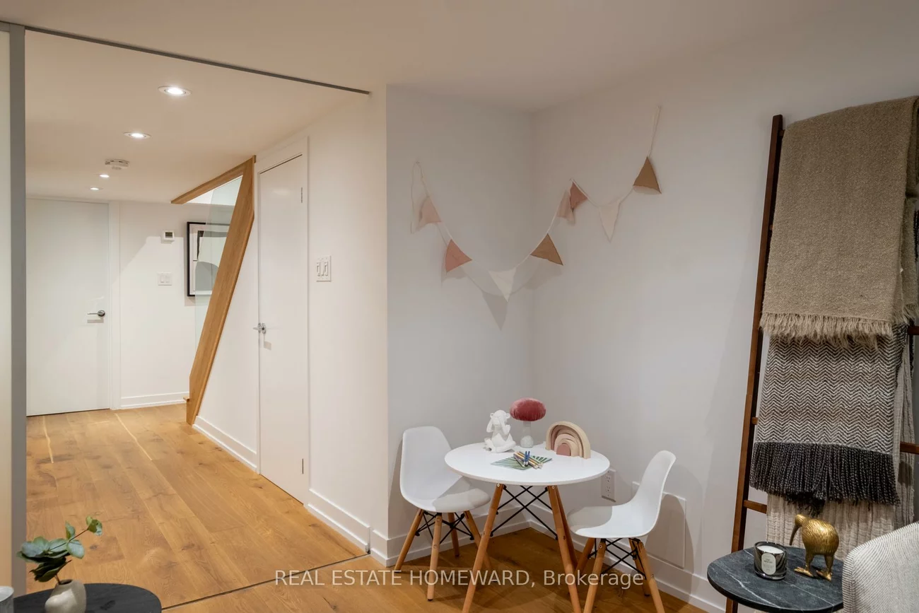 204, Bain, North Riverdale, Toronto