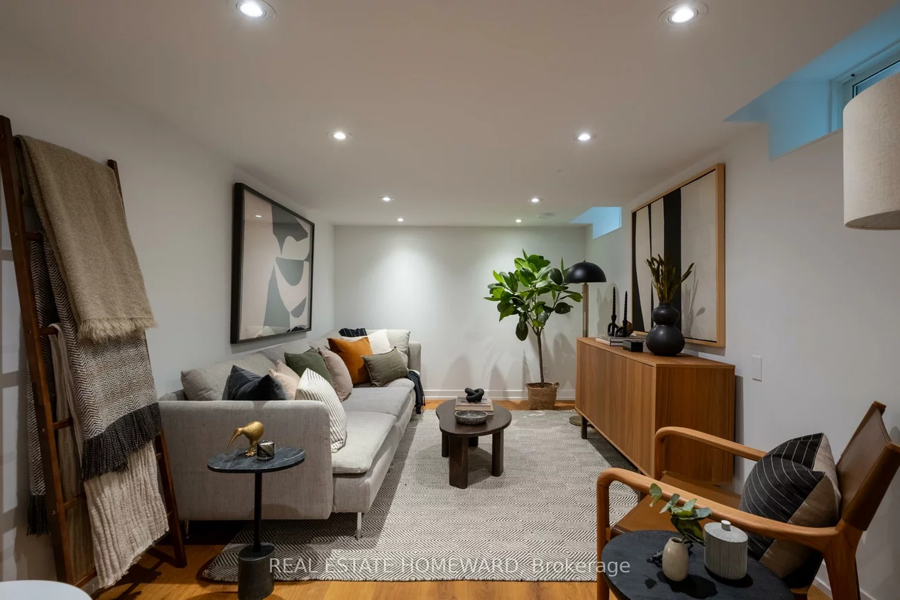 204, Bain, North Riverdale, Toronto