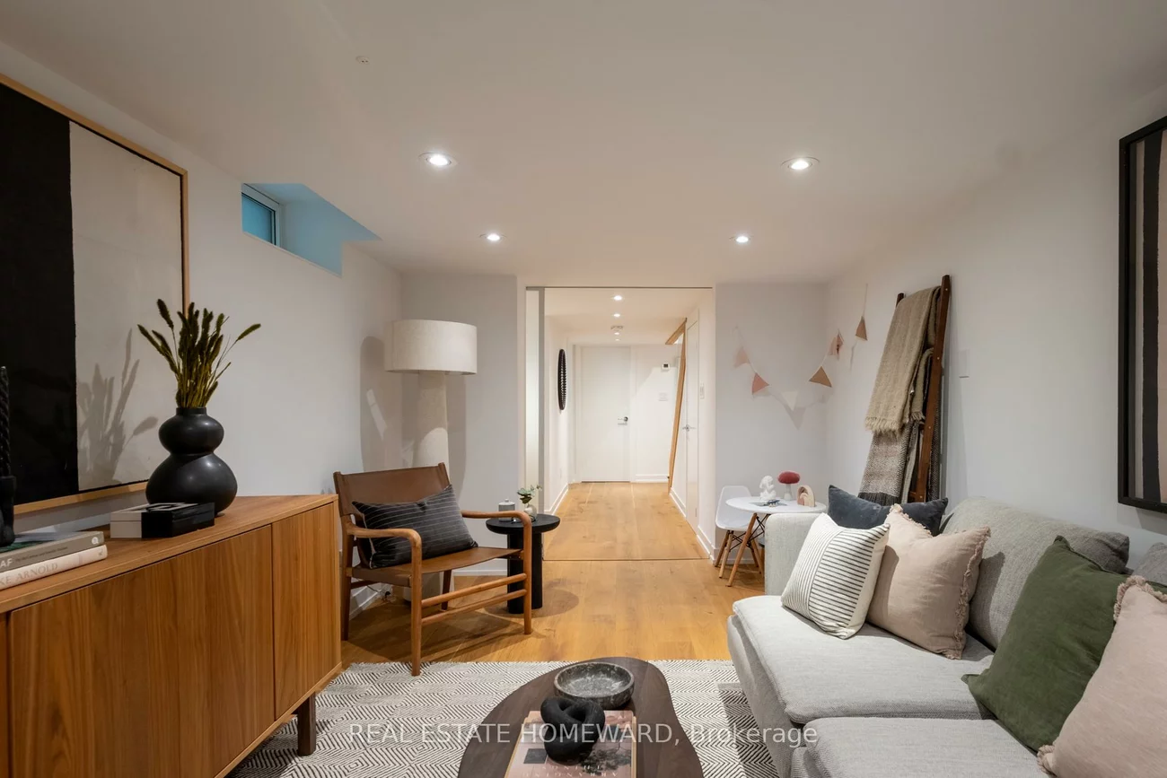 204, Bain, North Riverdale, Toronto