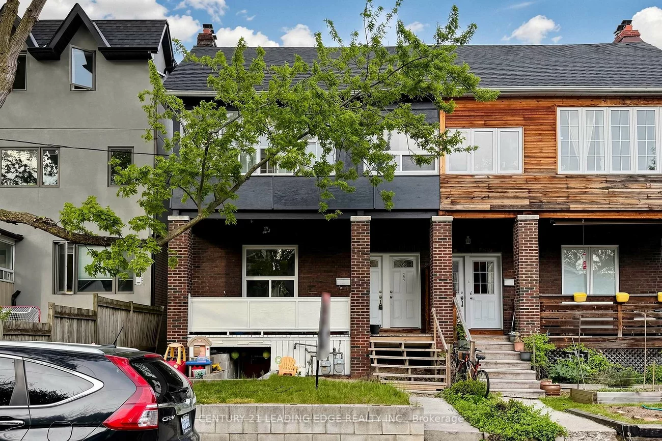 395, Rhodes, Greenwood-Coxwell, Toronto