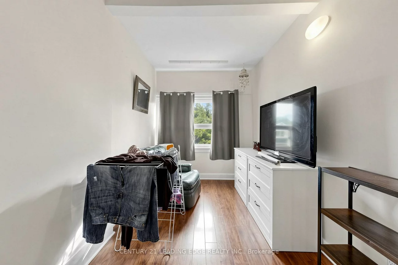 395, Rhodes, Greenwood-Coxwell, Toronto