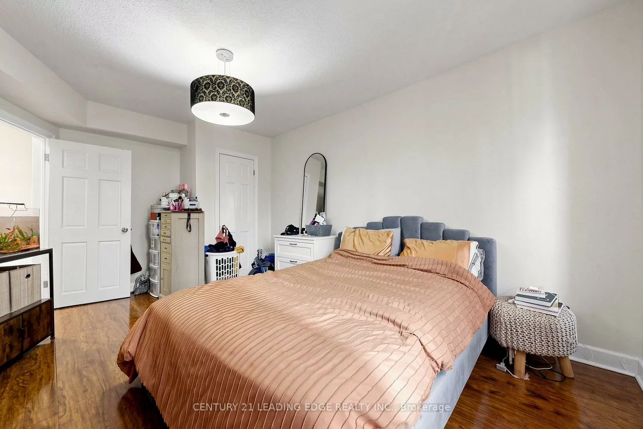 395, Rhodes, Greenwood-Coxwell, Toronto
