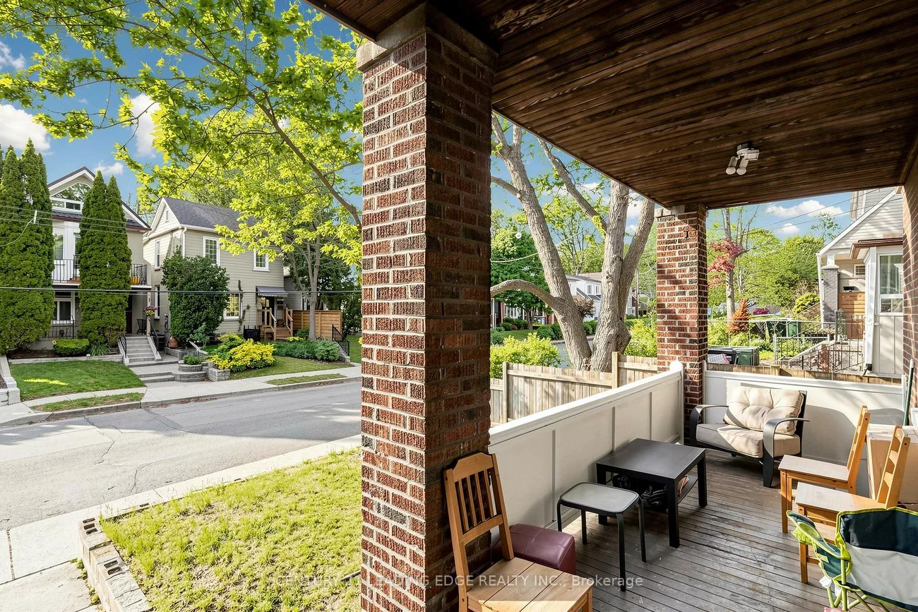 395, Rhodes, Greenwood-Coxwell, Toronto