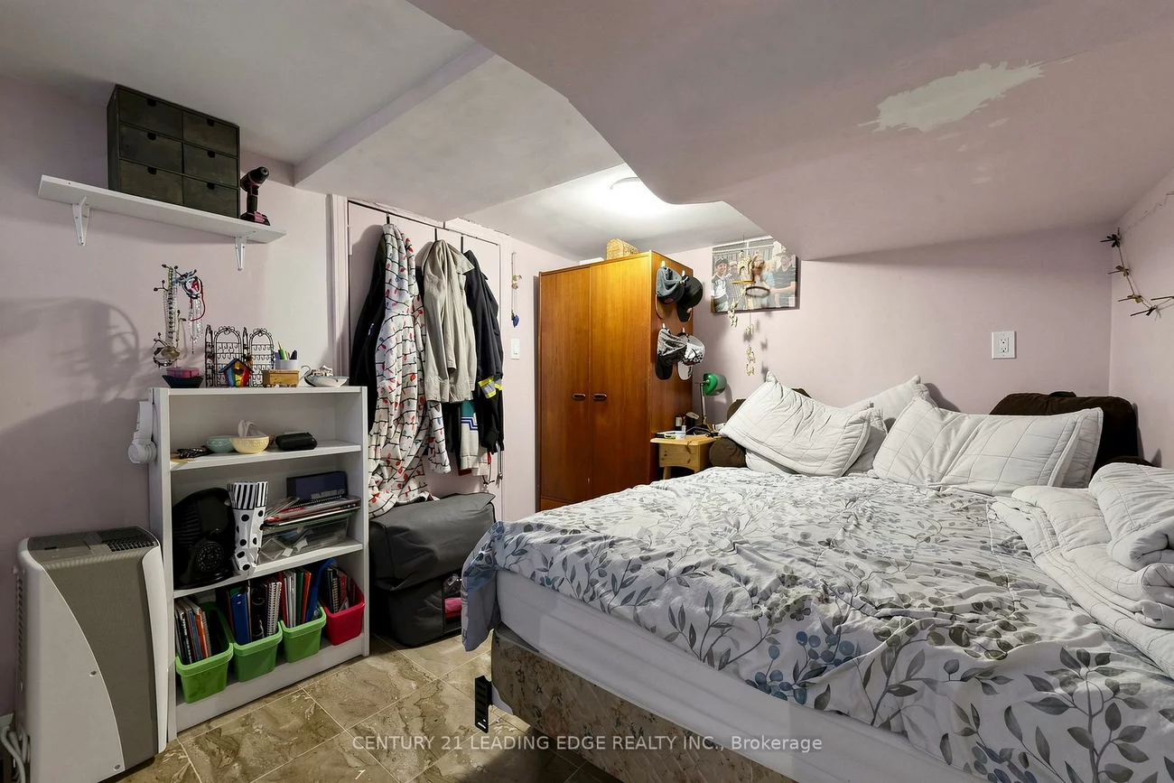 395, Rhodes, Greenwood-Coxwell, Toronto