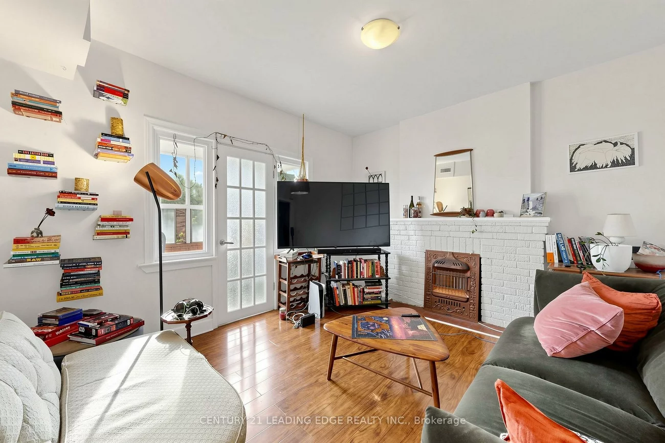 395, Rhodes, Greenwood-Coxwell, Toronto