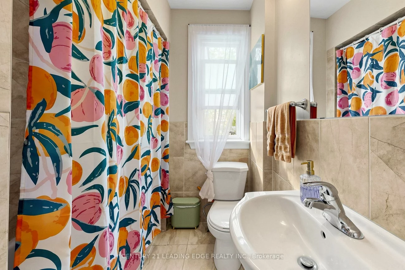 395, Rhodes, Greenwood-Coxwell, Toronto