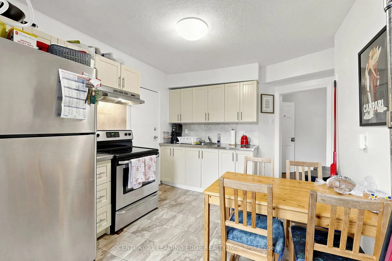 395, Rhodes, Greenwood-Coxwell, Toronto
