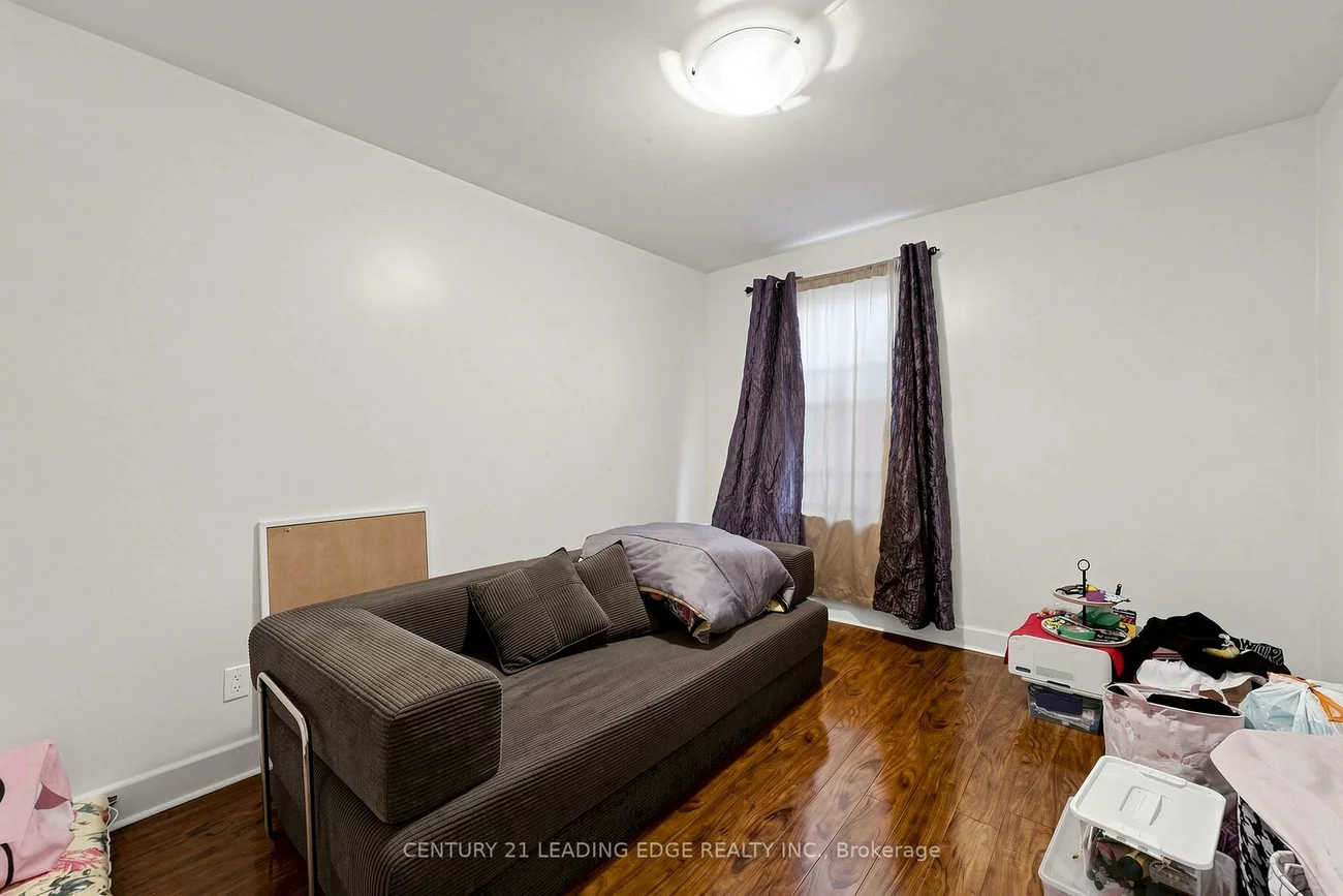 395, Rhodes, Greenwood-Coxwell, Toronto