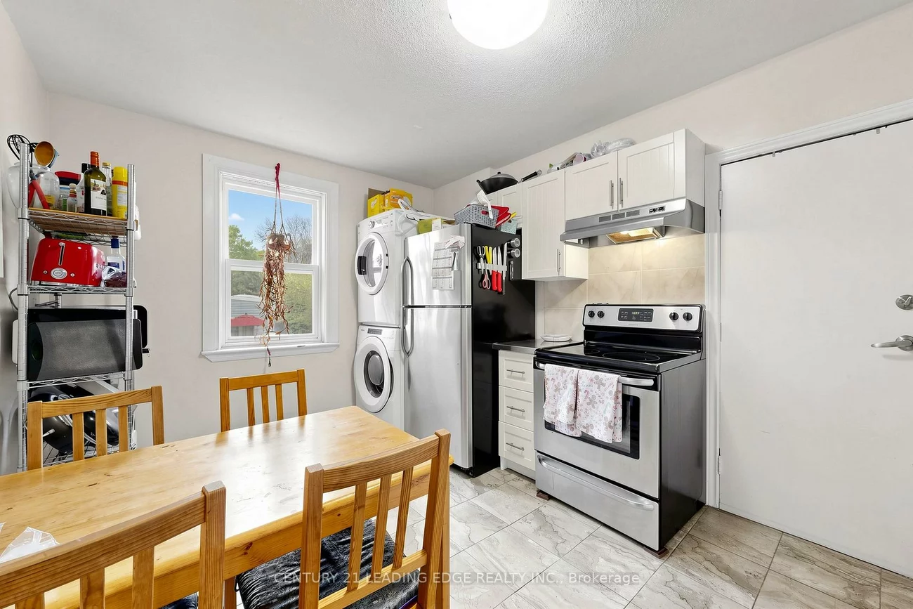395, Rhodes, Greenwood-Coxwell, Toronto