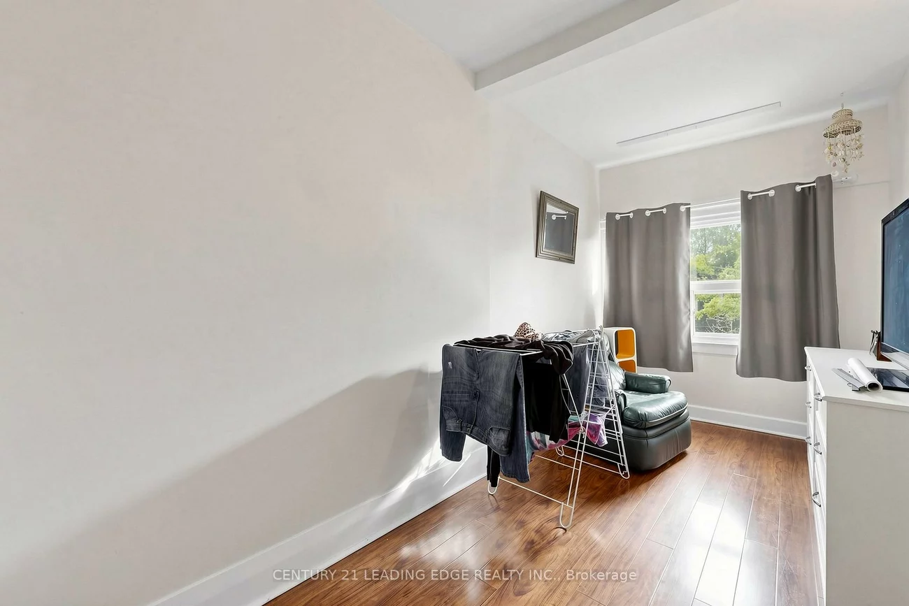 395, Rhodes, Greenwood-Coxwell, Toronto