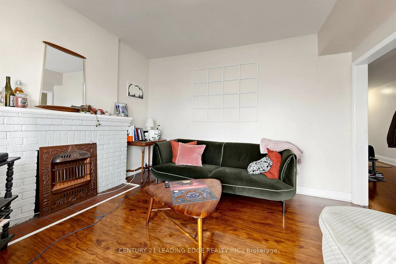 395, Rhodes, Greenwood-Coxwell, Toronto