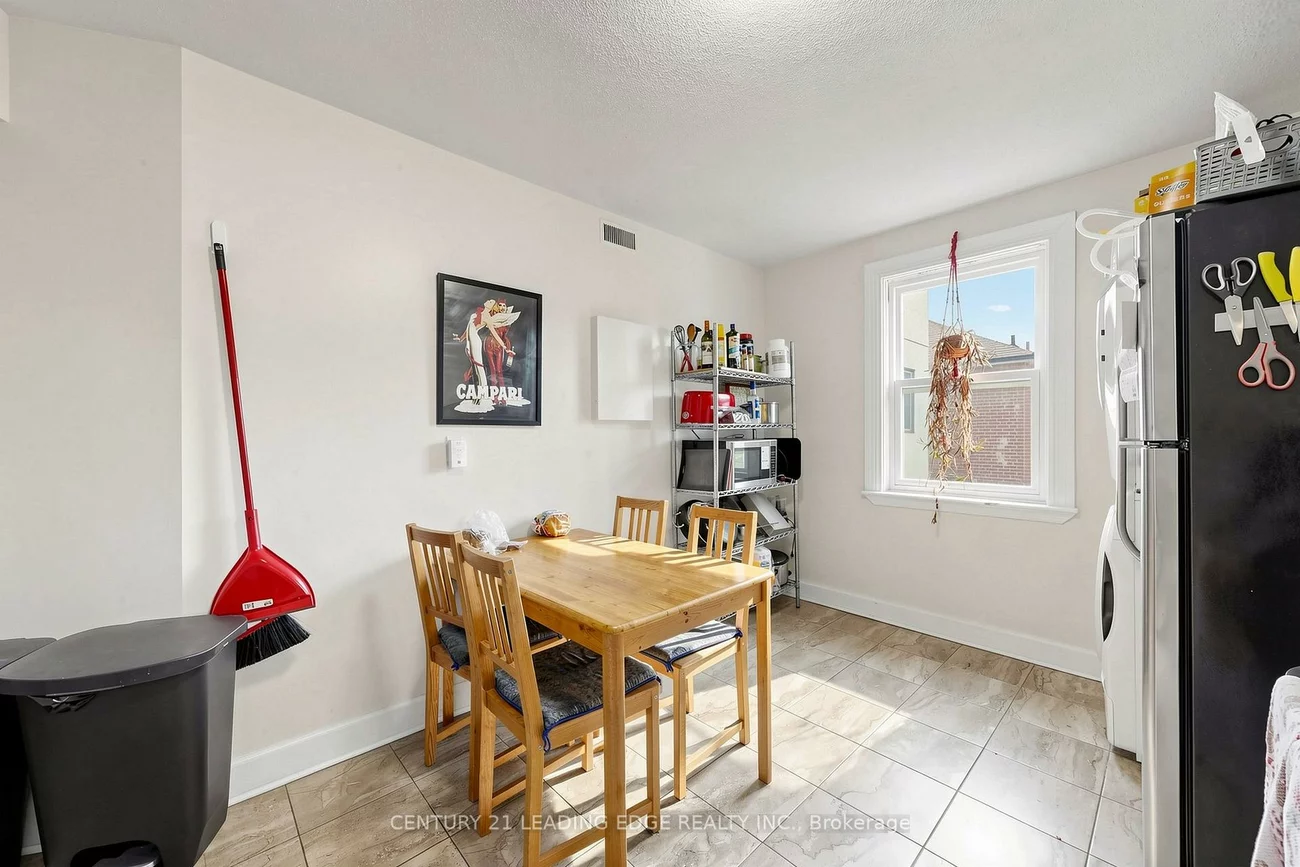 395, Rhodes, Greenwood-Coxwell, Toronto