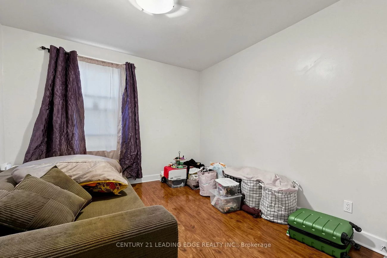 395, Rhodes, Greenwood-Coxwell, Toronto