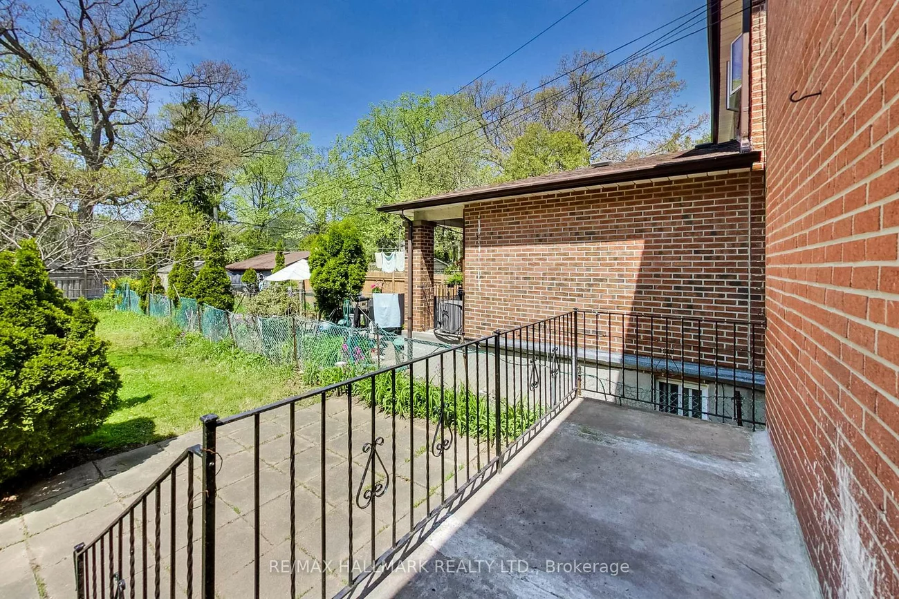 76, Main, East End-Danforth, Toronto