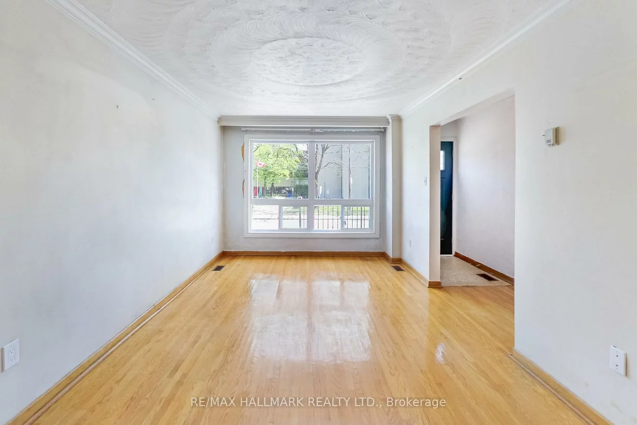 76, Main, East End-Danforth, Toronto
