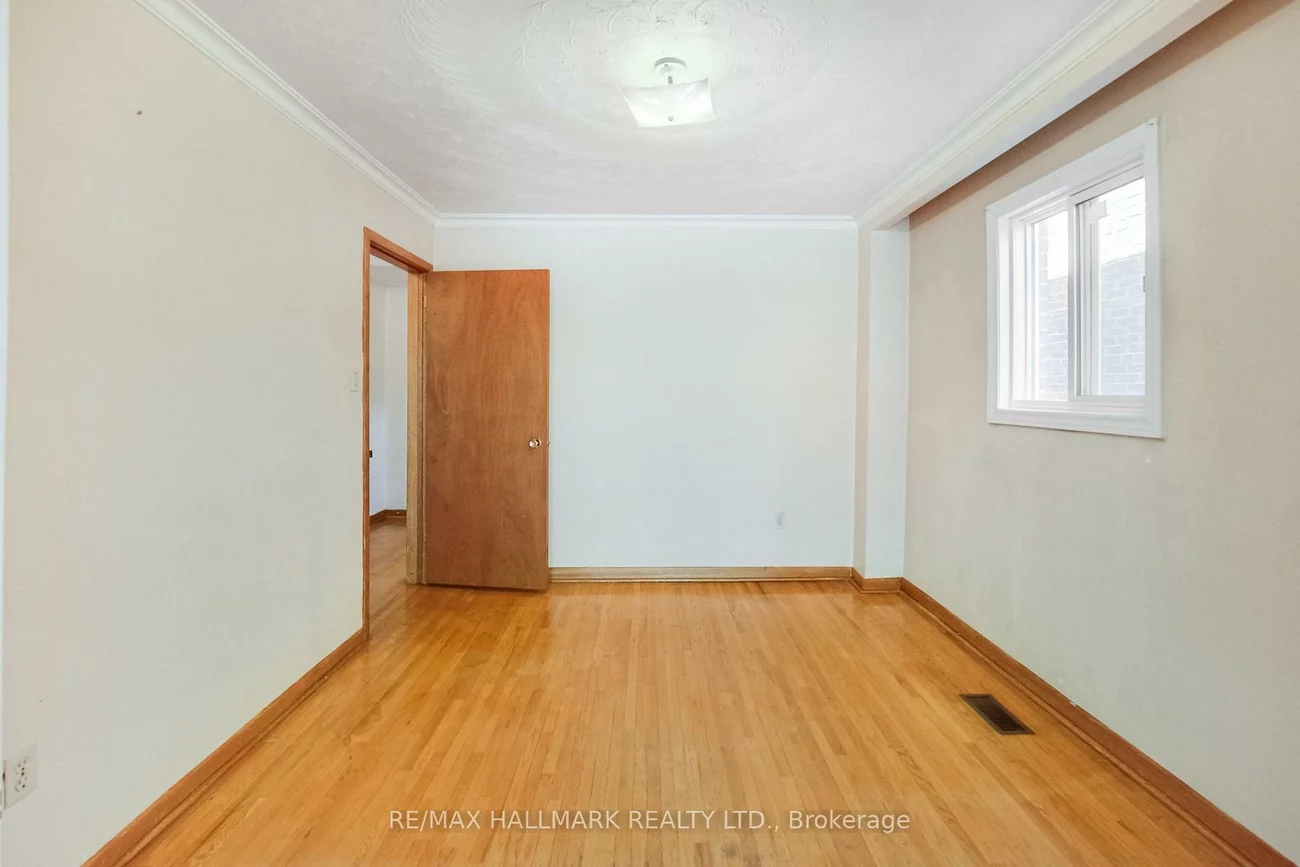 76, Main, East End-Danforth, Toronto