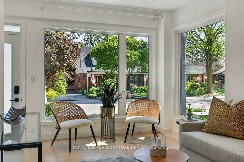 228, Queensdale, Danforth Village-East York, Toronto