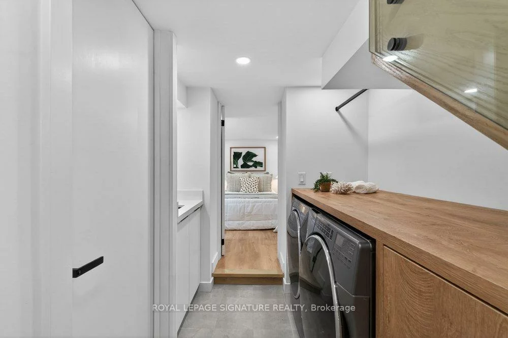 228, Queensdale, Danforth Village-East York, Toronto