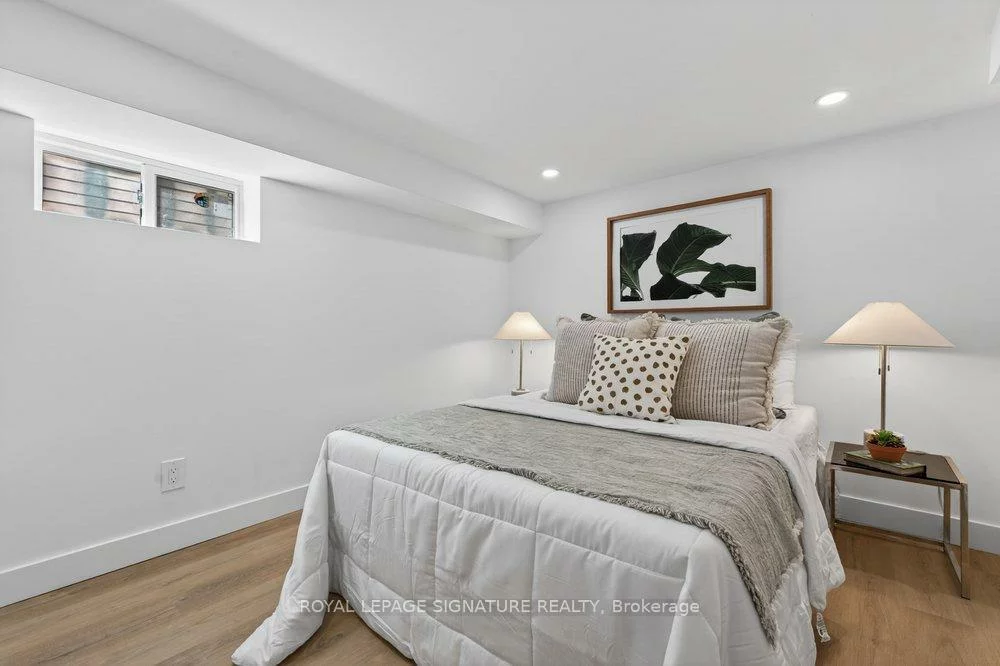 228, Queensdale, Danforth Village-East York, Toronto
