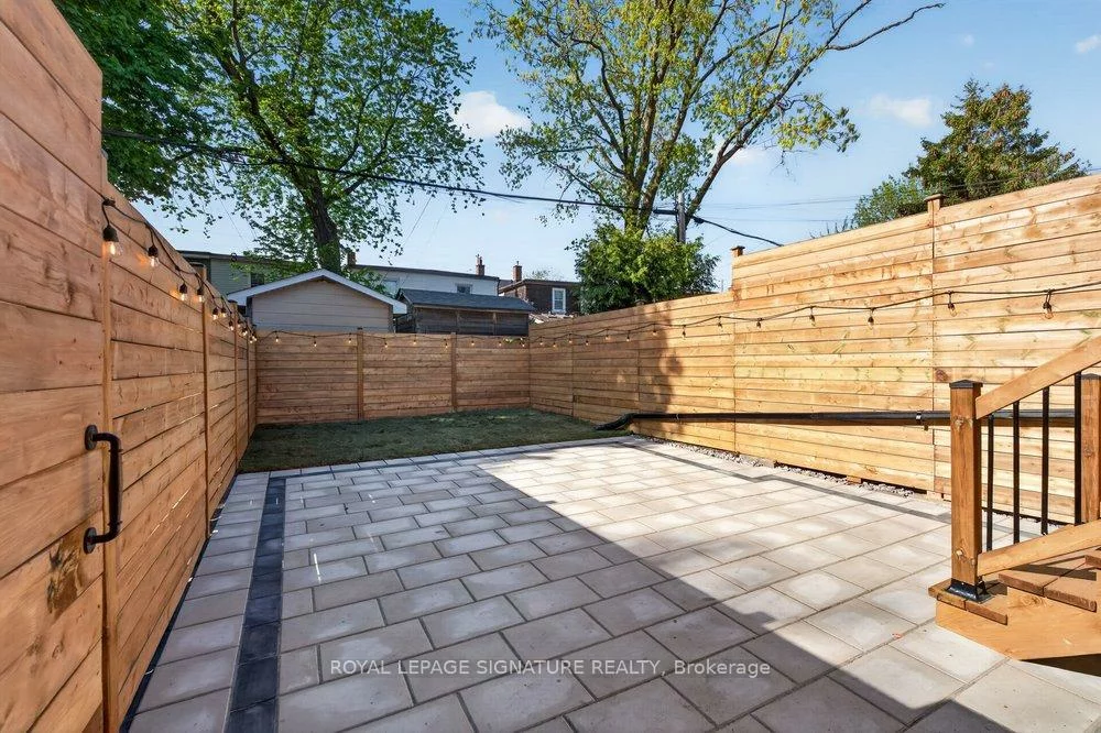 228, Queensdale, Danforth Village-East York, Toronto