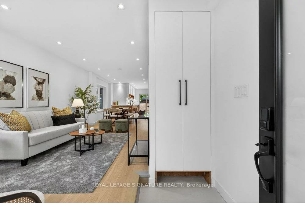 228, Queensdale, Danforth Village-East York, Toronto