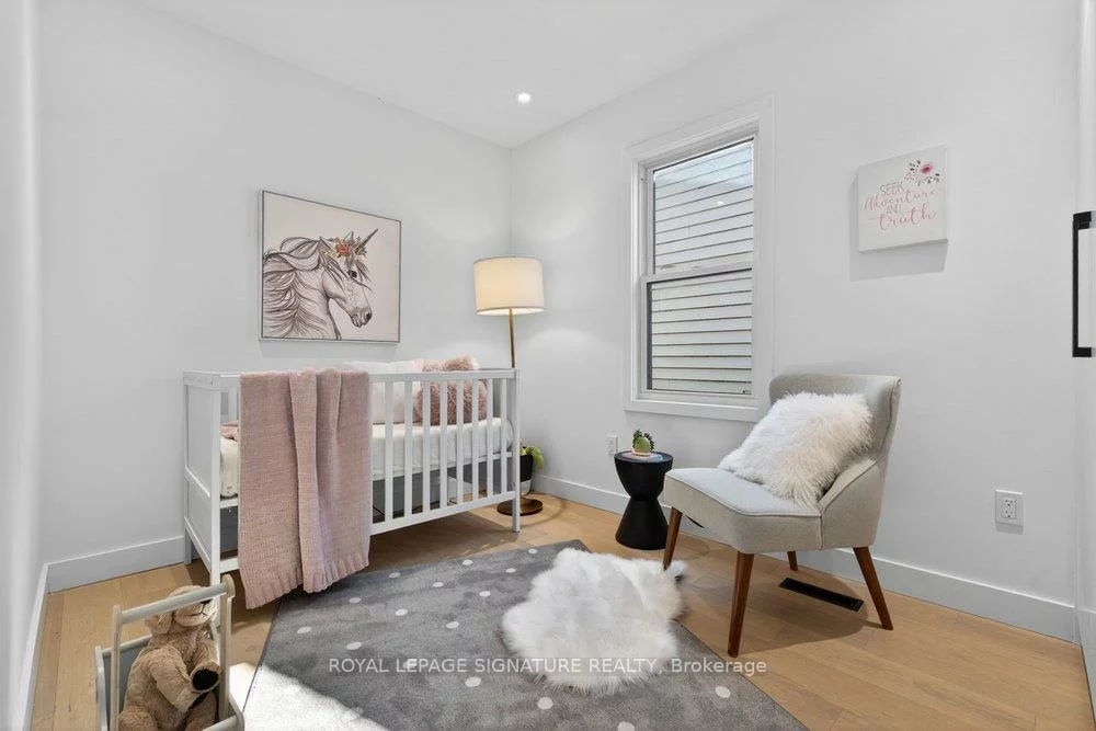 228, Queensdale, Danforth Village-East York, Toronto