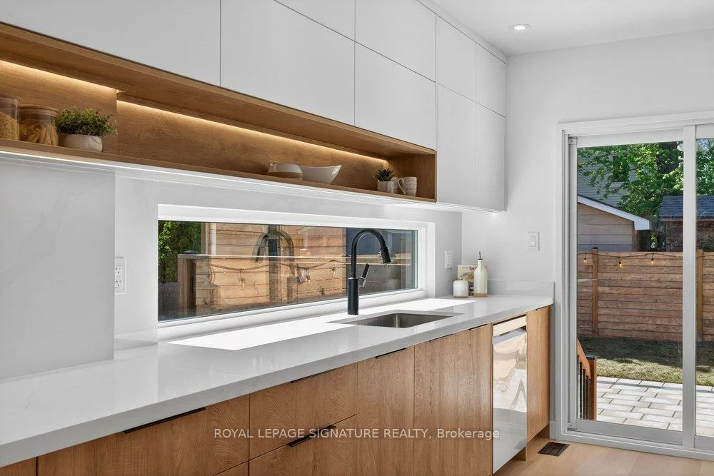 228, Queensdale, Danforth Village-East York, Toronto