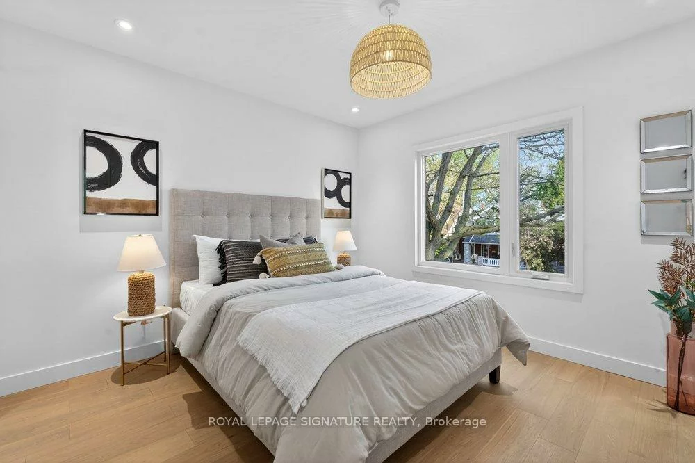 228, Queensdale, Danforth Village-East York, Toronto