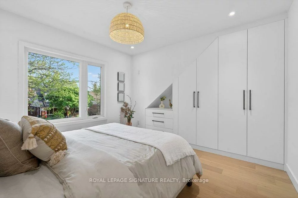 228, Queensdale, Danforth Village-East York, Toronto