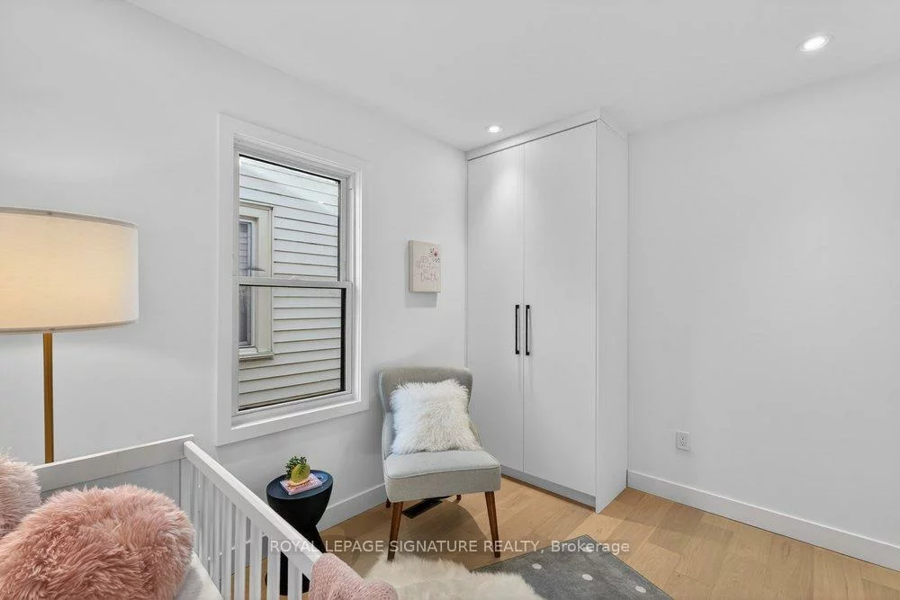 228, Queensdale, Danforth Village-East York, Toronto