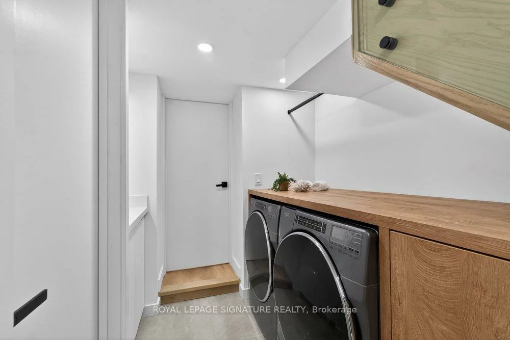 228, Queensdale, Danforth Village-East York, Toronto