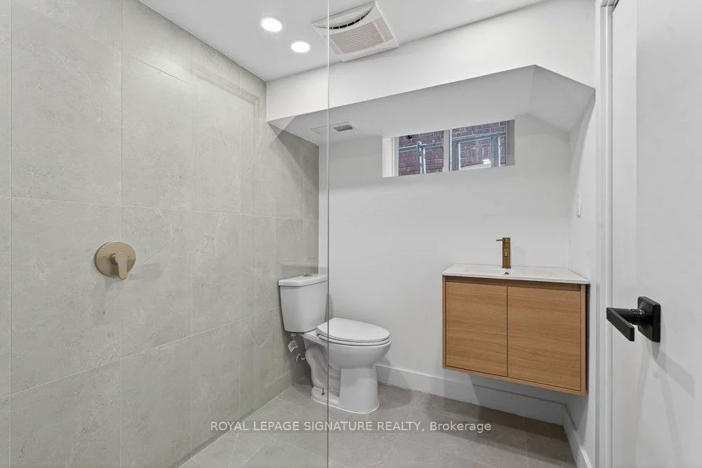 228, Queensdale, Danforth Village-East York, Toronto