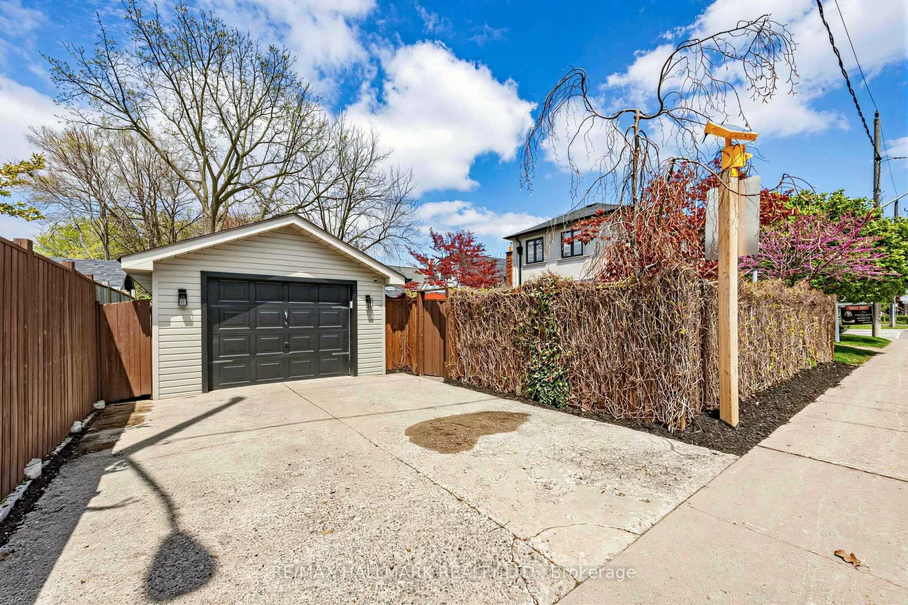86, Binswood, East York, Toronto