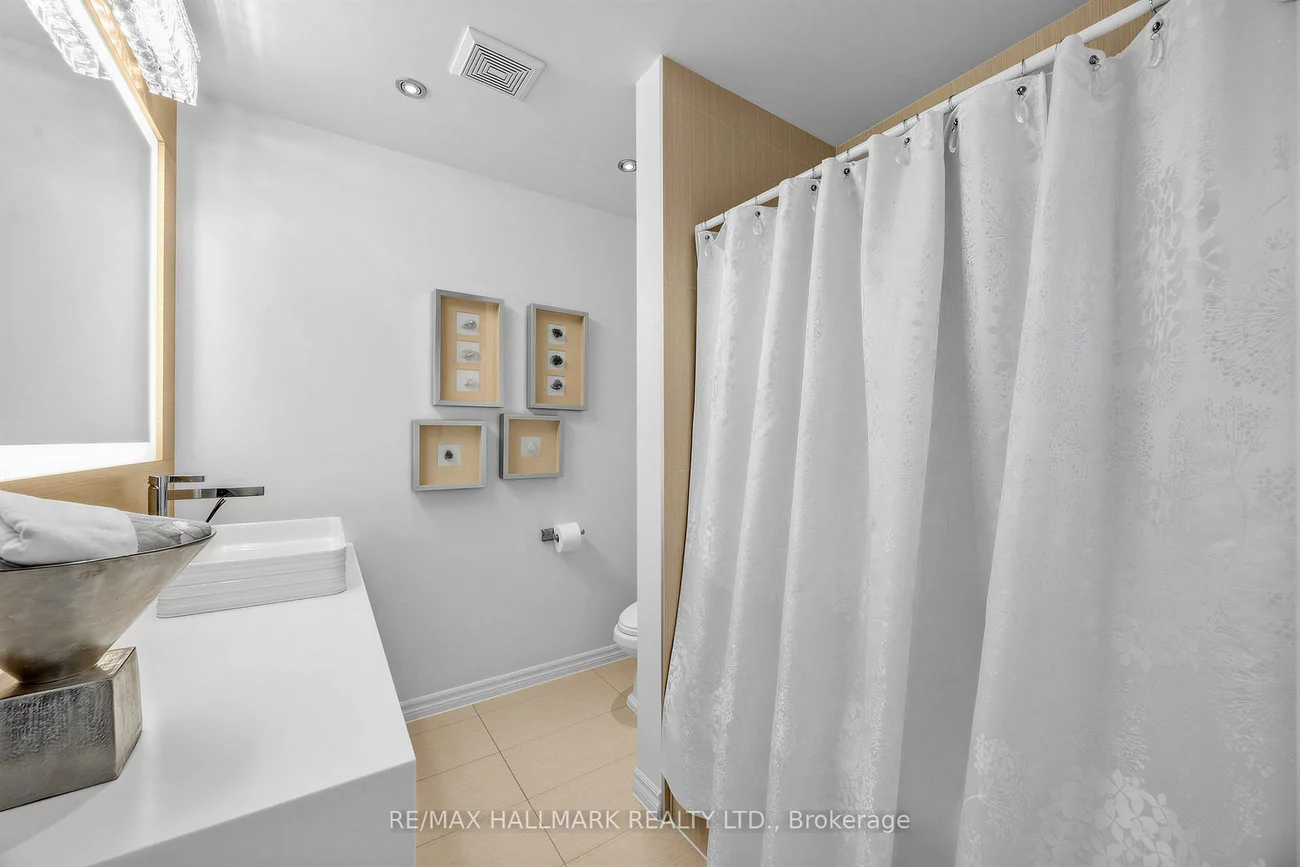 86, Binswood, East York, Toronto