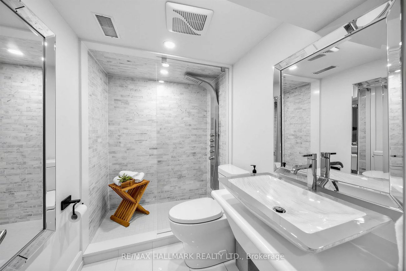 86, Binswood, East York, Toronto