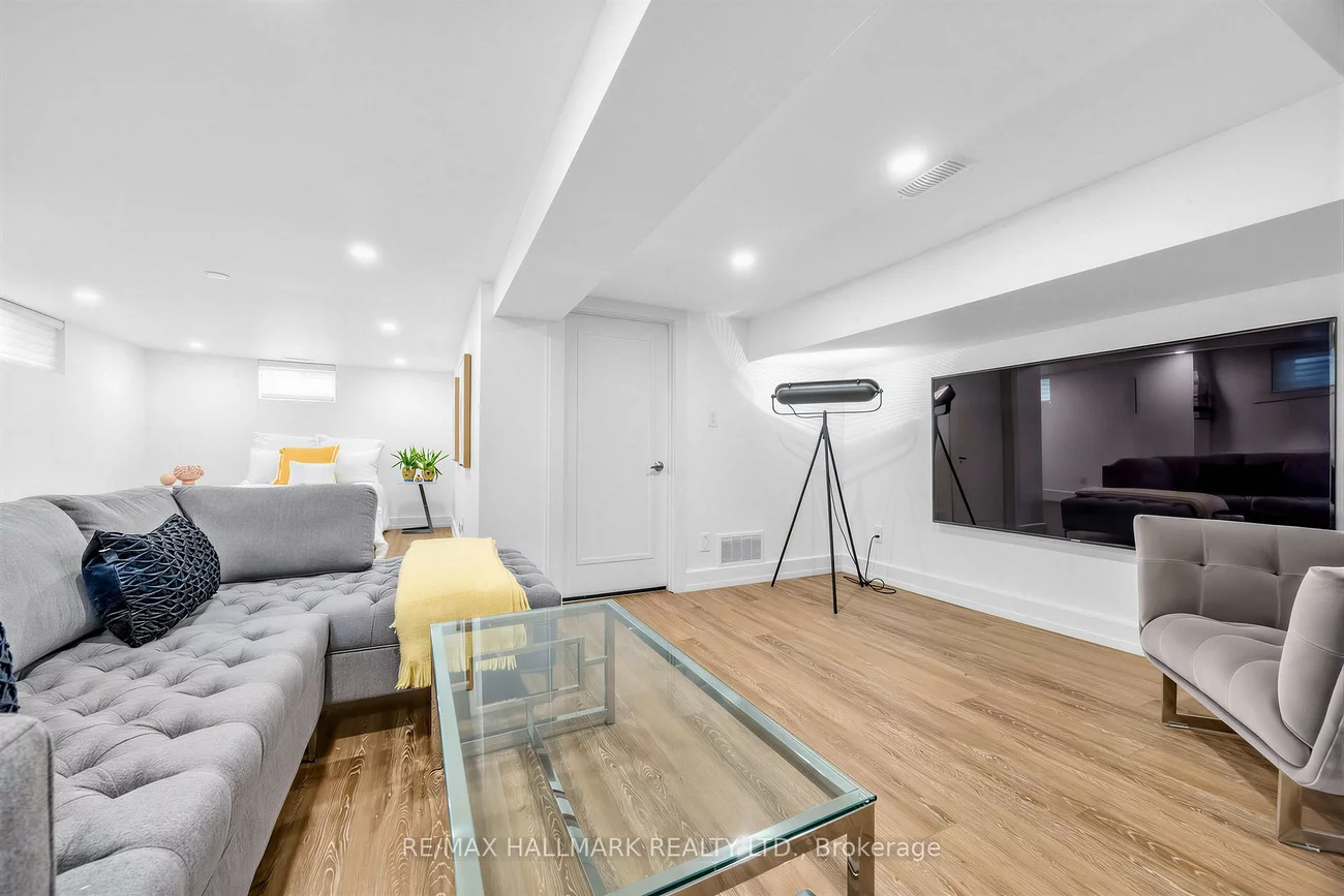 86, Binswood, East York, Toronto