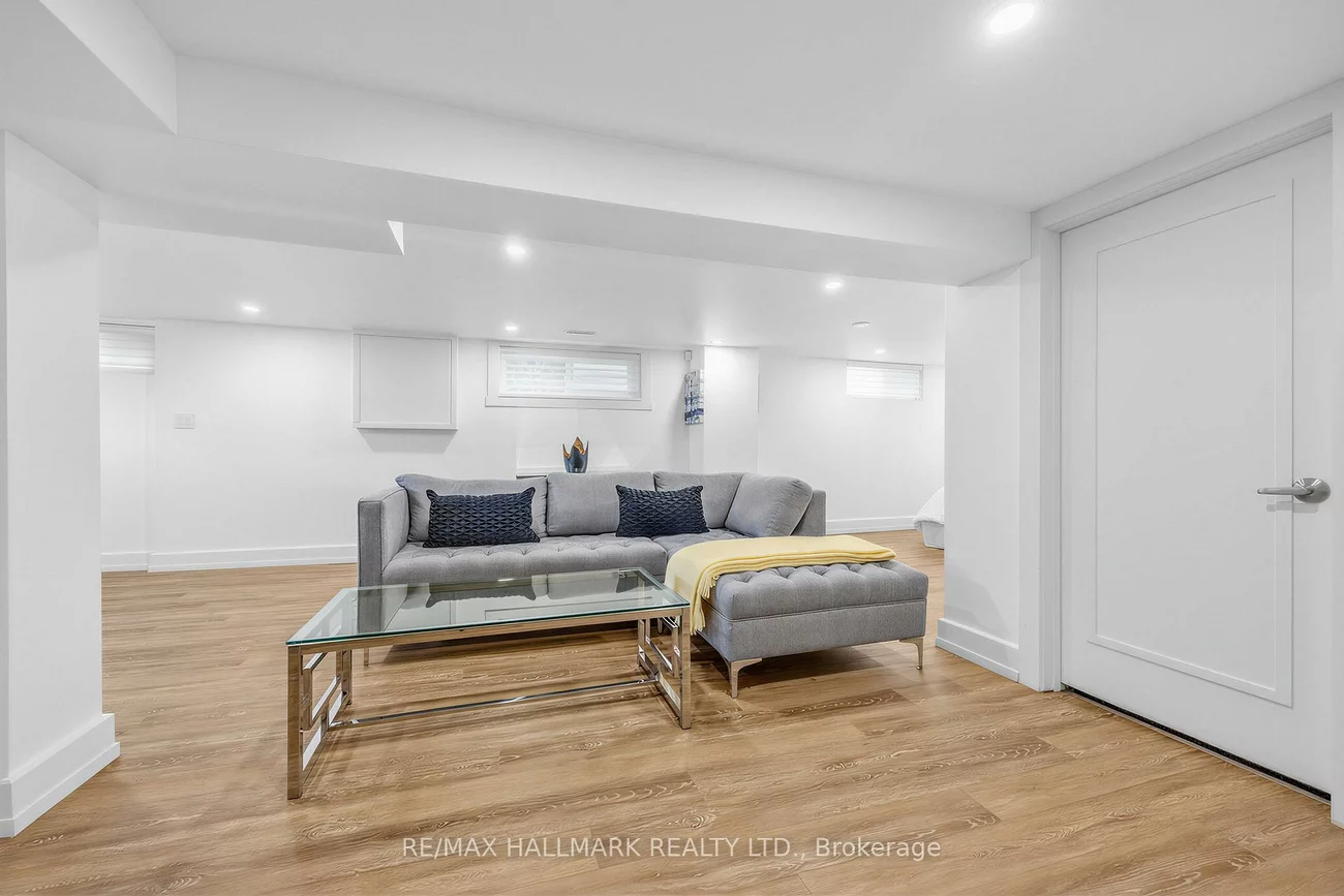 86, Binswood, East York, Toronto