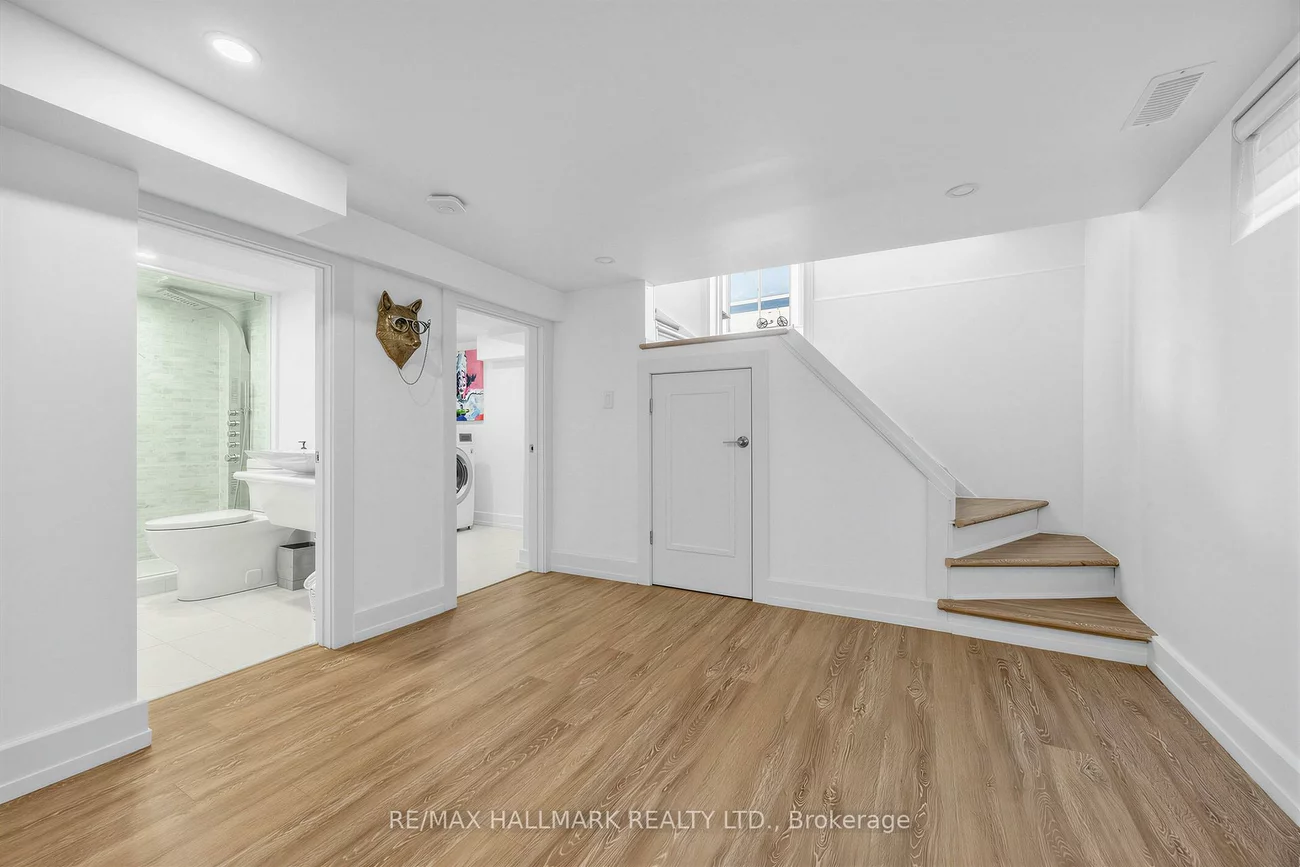 86, Binswood, East York, Toronto