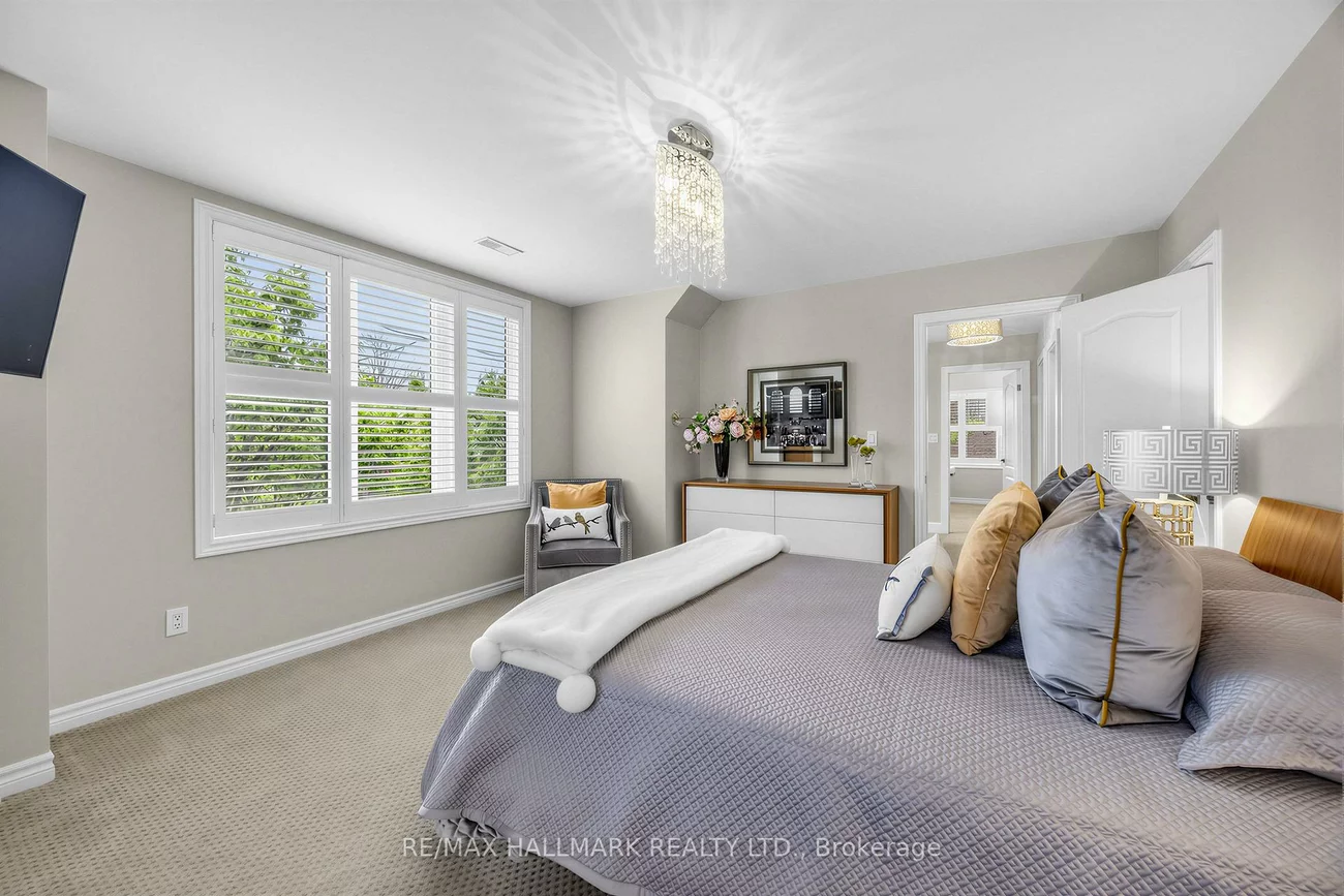 86, Binswood, East York, Toronto
