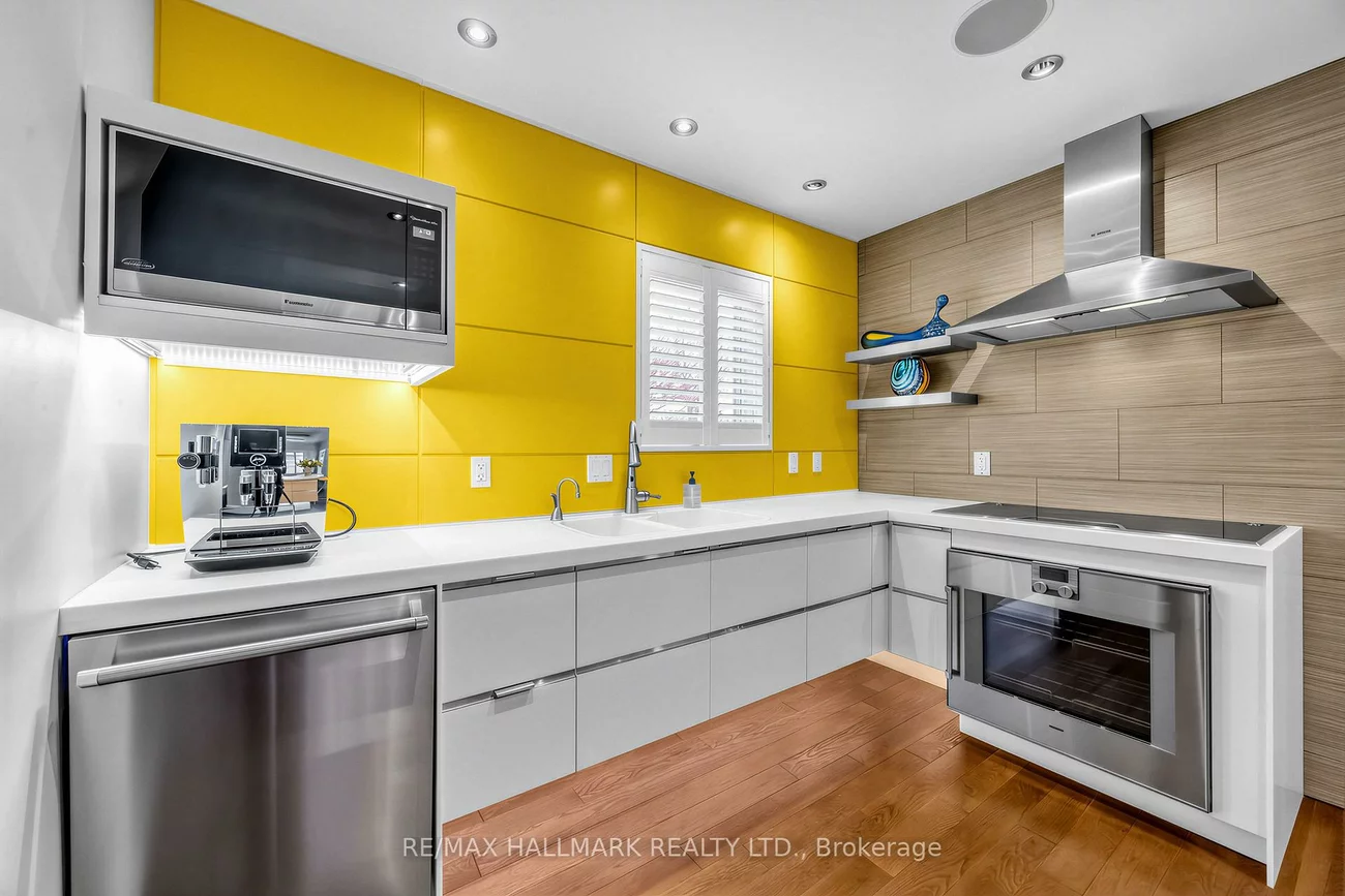 86, Binswood, East York, Toronto