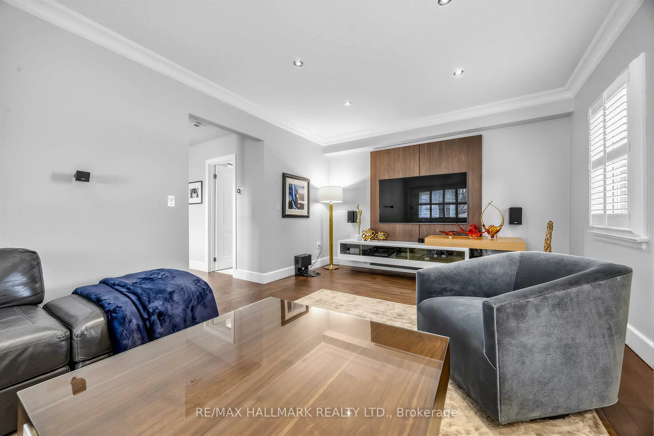 86, Binswood, East York, Toronto