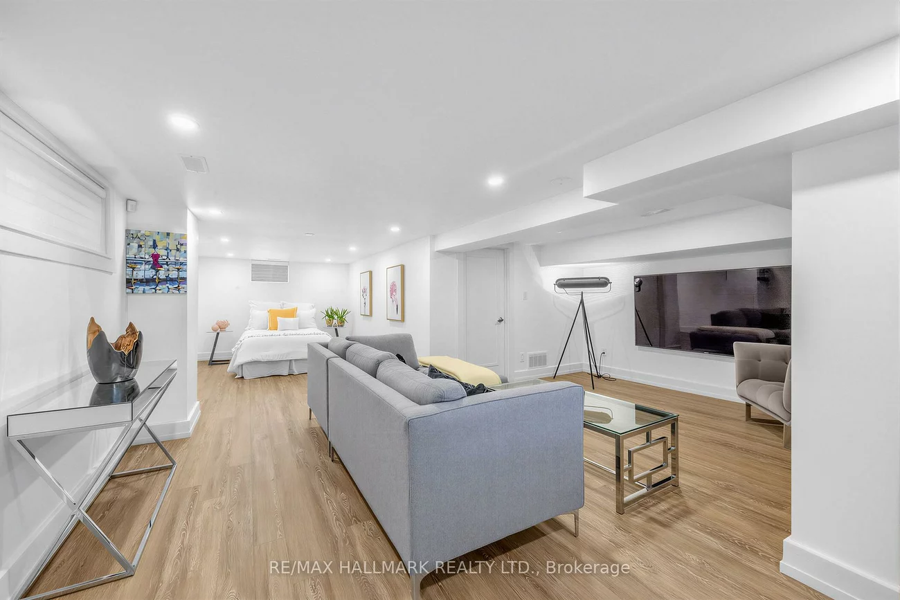 86, Binswood, East York, Toronto