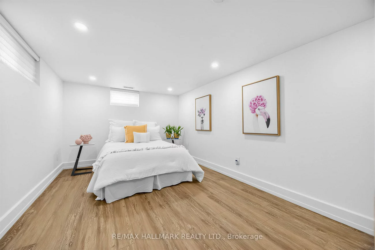 86, Binswood, East York, Toronto