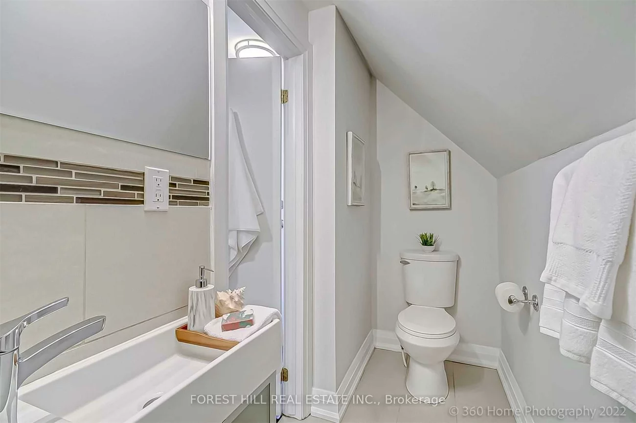 373, Woodbine, The Beaches, Toronto