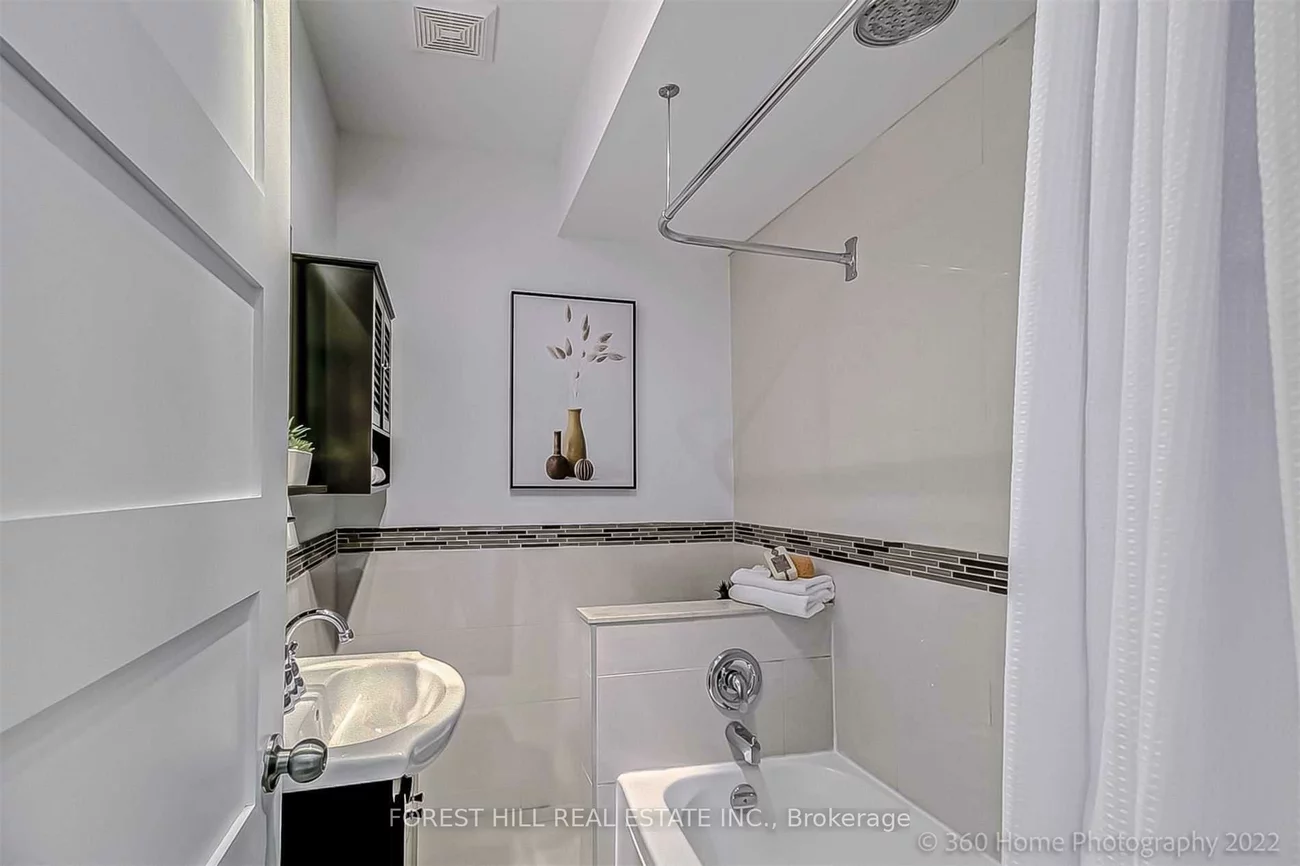373, Woodbine, The Beaches, Toronto