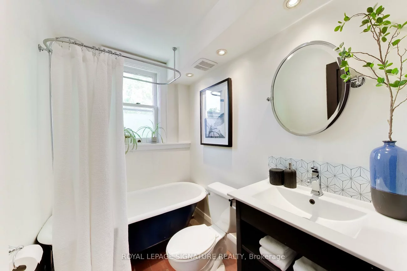 2102, Gerrard, East End-Danforth, Toronto