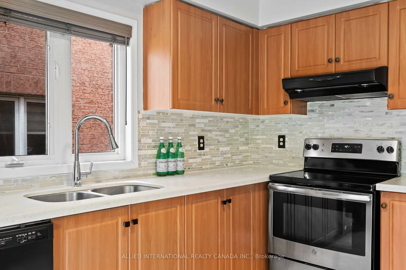 16, May Apple, West Hill, Toronto