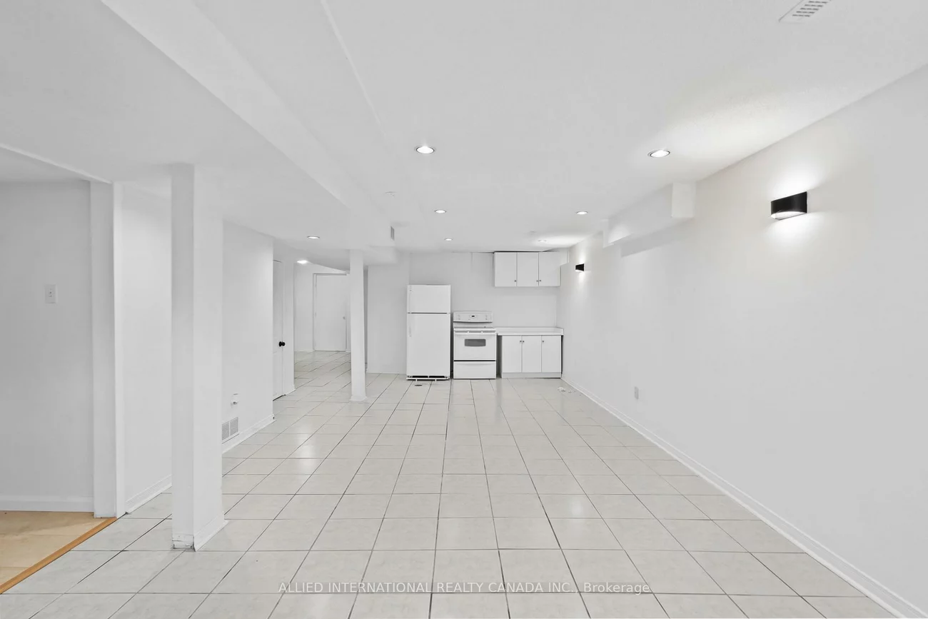 16, May Apple, West Hill, Toronto