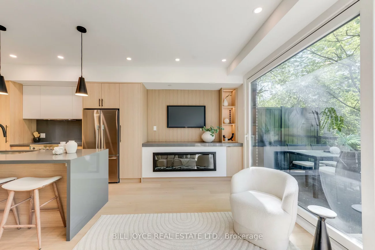 350, Lee, The Beaches, Toronto