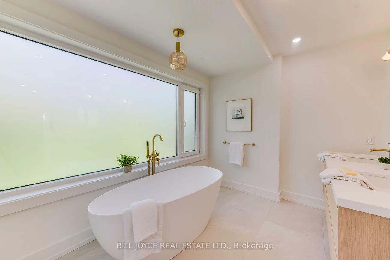 350, Lee, The Beaches, Toronto